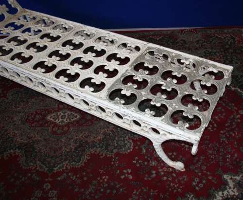 A FANTASTIC LARGE CASTE ALUMINUM LOUNGER STYLISH GARDEN FURNITURE