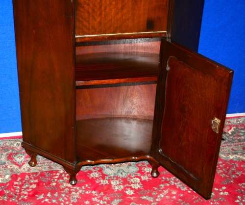 A STUNNING QUEEN ANNE CORNER UNIT WILL MAKE A FANTASTIC LIQOUR CUPBOARD