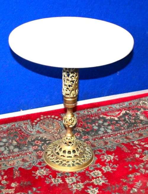 A EXQUISITE MARBLE & BRASS SIDE TABLE - STUNNING TABLE