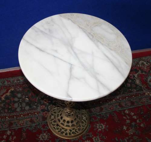 A EXQUISITE MARBLE & BRASS SIDE TABLE - STUNNING TABLE