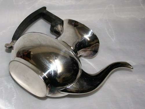 A MARVELOUS - Sheffield teapot with bakelite handle and that really speaks to the art deco style!!!!