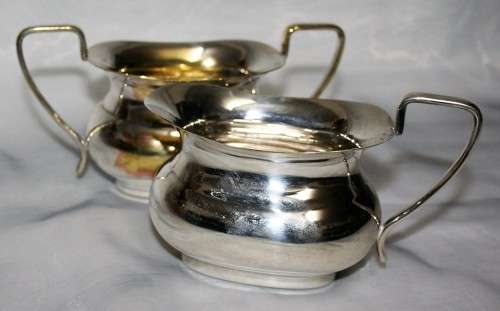 A stylish - Sheffield Sugar bowl & Milk creamer.THE CUTLERS COMPANY 1836 VINERS OF SHEFFIELD ENGLAND