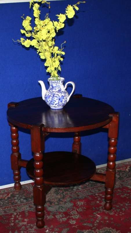 A GORGEOUS BARLEY TWIST STYLE OCCASIONAL TABLE - LOVE THE TURNED DETAIL!!!