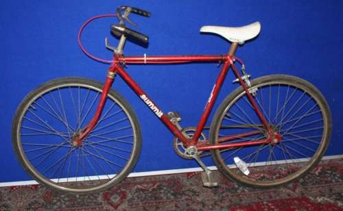 A AMAZING SUMMIT VINTAGE BICYCLE IN GOOD VINTAGE CONDITION TO AD TO YOUR COLLECTION!!!