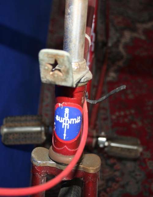A AMAZING SUMMIT VINTAGE BICYCLE IN GOOD VINTAGE CONDITION TO AD TO YOUR COLLECTION!!!