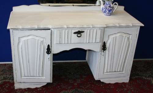 A GORGEOUS SHABBY CHIC DRESSING TABLE WITH TWO DOORS & 1 DRAWER STUNNING CONTRY COTAGE FURNITURE!!!!