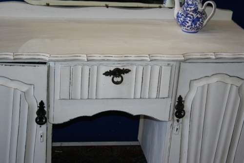 A GORGEOUS SHABBY CHIC DRESSING TABLE WITH TWO DOORS & 1 DRAWER STUNNING CONTRY COTAGE FURNITURE!!!!