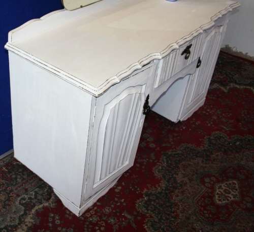 A GORGEOUS SHABBY CHIC DRESSING TABLE WITH TWO DOORS & 1 DRAWER STUNNING CONTRY COTAGE FURNITURE!!!!