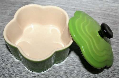 A GORGEOUS GREEN JAM JAR OR SUGAR  WITH LID - CLICKS STONEWARE - DISHWASHER, MICROWAVE AND OVEN SAFE