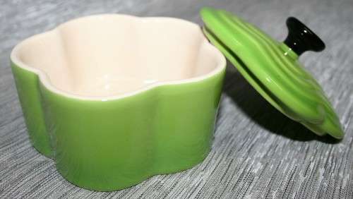 A GORGEOUS GREEN JAM JAR OR SUGAR  WITH LID - CLICKS STONEWARE - DISHWASHER, MICROWAVE AND OVEN SAFE