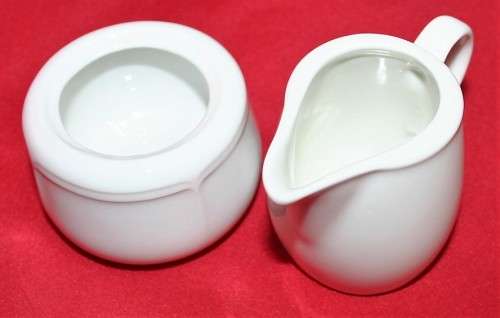 A STUNNING CRISP WHITE CONTINENTAL SUPRADURA MILK CREAMER & SUGAR BOWL