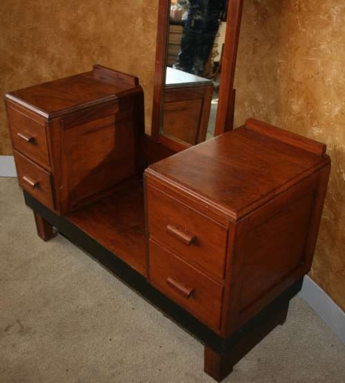A SPECTACULAR VINTAGE/ANTIQUE DRESSING TABLE WITH AMPLE SPACE TO USE - FANTASTIC RETRO FURNITURE