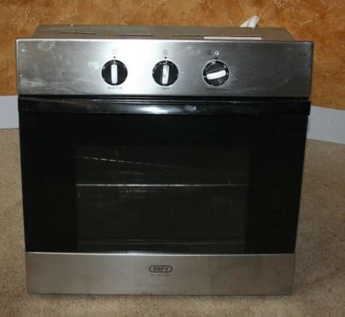 A BLACK DEFY SLIMLINE UNDERCOVER OVEN RELATIVELY NEW - IN GOOD CONDITION