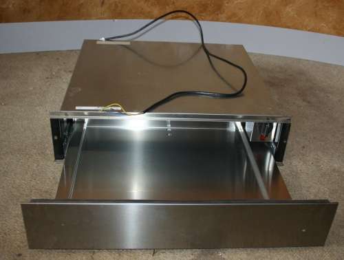 A WIHRLPOOL STAINLESS STEEL WARMER DRAWER LOOK LIKE BRAND NEW