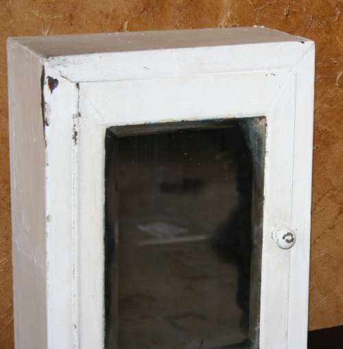 A FANTASTIC VINTAGE STEEL BATHROOM CABINET WITH THE ORIGINAL MIRROR - SHABBY CHIC DECOR