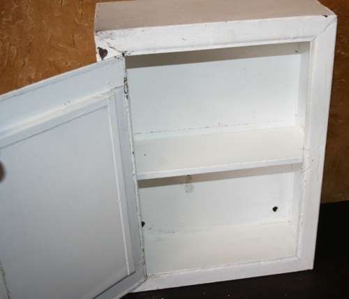 A FANTASTIC VINTAGE STEEL BATHROOM CABINET WITH THE ORIGINAL MIRROR - SHABBY CHIC DECOR