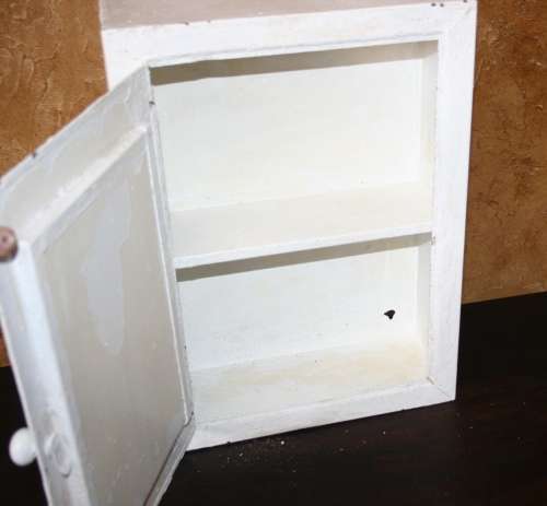 A FANTASTIC VINTAGE STEEL BATHROOM CABINET WITH THE ORIGINAL MIRROR - SHABBY CHIC DECOR