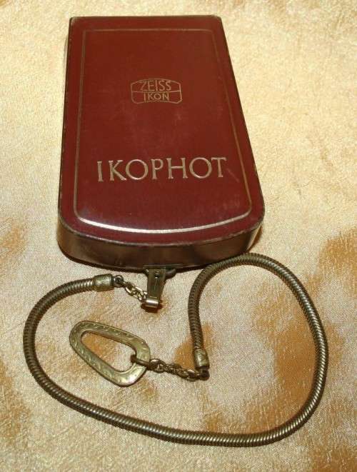 Premium quality mid 1950's Zeiss Ikon Ikophot light meter.