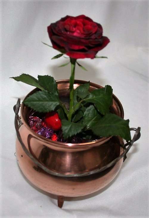 Vintage Copper Pot with Three Legs Footed Round Pot with a Handle, Rustic feel, Mid Century Style!!