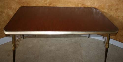 A BEAUTIFUL VINTAGE RETRO KITCHEN TABLE IN GREAT CONDITION