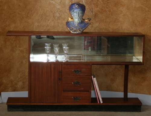 WHAT A AMAZING PIECE - BEAUTIFUL SHAPED VINTAGE SIDEBOARD SHOW CASE IN GOOD CONDITION!!!