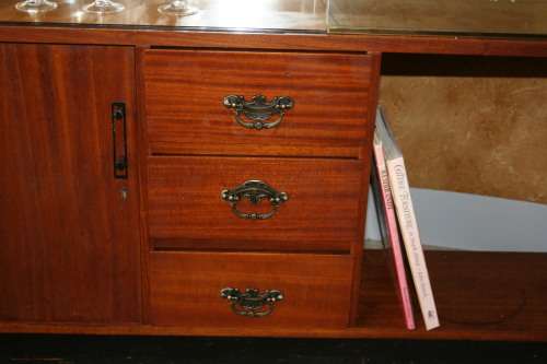WHAT A AMAZING PIECE - BEAUTIFUL SHAPED VINTAGE SIDEBOARD SHOW CASE IN GOOD CONDITION!!!
