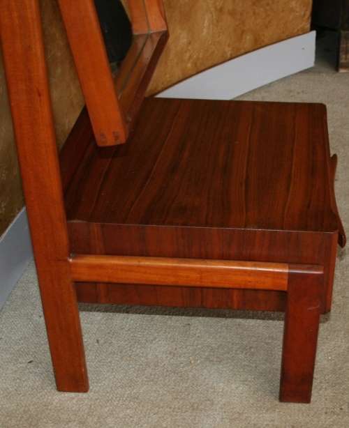 A SPECTACULAR HIGH VINTAGE DRESSING TABLE WITH ONE DRAWER IN FANTASTIC CONDITION