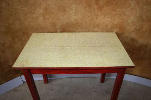 A AMAZING VINTAGE KITCHEN TABLE PERFECT FOR A SMALLER DINING AREA OR PATIO!!!