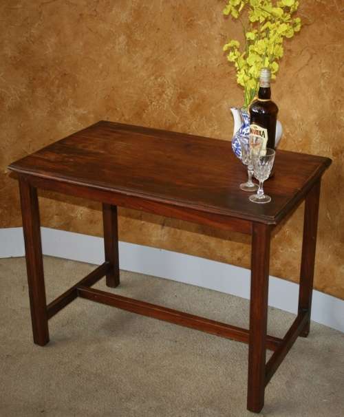 A EXQUISITE VINTAGE/ANTIQUE SOLLID OCASIONAL TABLE A STUNNING PIECE!!!