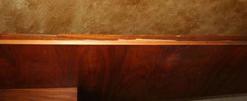 A MAGNIFICENT VINTAGE HEAD BOARD WITH TWO PEDESTALS ATTACHED WITH DRAWERS.