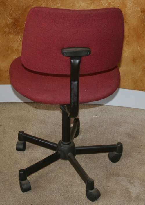 A MAROON TYPERS CHAIRS ON WHEELS LOOK BRAND NEW