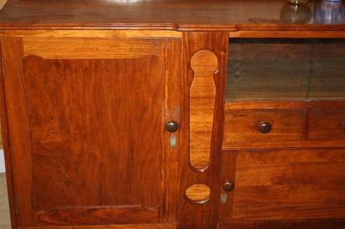 A FABULOUS ART DECO SIDEBOARD WITH WITH BEAUTIFUL DETAIL A MAGNIFICENT PIECE OF FURNITURE!!!
