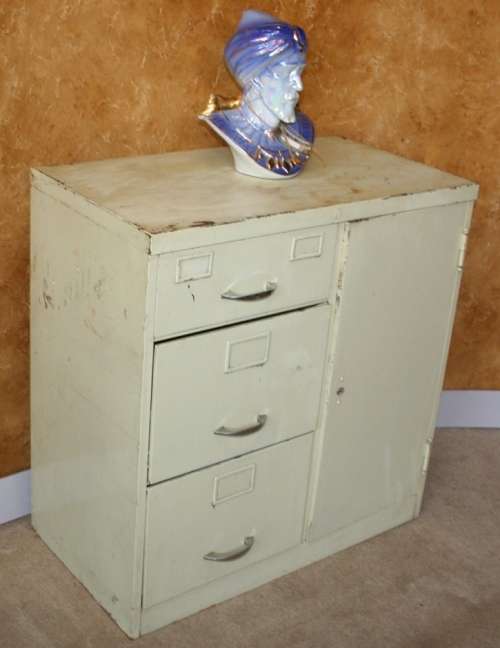 A FANTASTIC VINTAGE STEEL OFFICE CABINET WITH A LITTLE SAVE INSIDE LOVE THE OLD OFFICE FURNITURE!!!