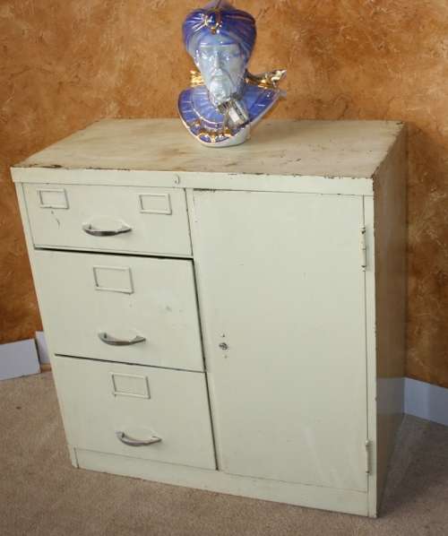 A FANTASTIC VINTAGE STEEL OFFICE CABINET WITH A LITTLE SAVE INSIDE LOVE THE OLD OFFICE FURNITURE!!!