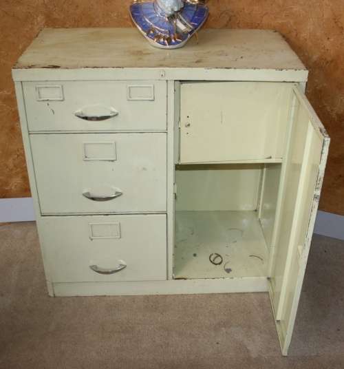 A FANTASTIC VINTAGE STEEL OFFICE CABINET WITH A LITTLE SAVE INSIDE LOVE THE OLD OFFICE FURNITURE!!!