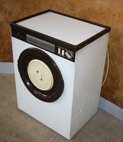 WOW - KELVINATOR 320 DUMBLE DRYER BEEN TOLD ONLY BEEN USED ONES LOOK BRAND NEW IN WORKING CONDITION