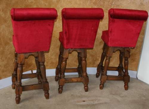 THREE FANTASTIC VIBRANT RED VINTAGE BAR STOELS WITH HIGH BACKS AND STUNNING TURNED LEGS