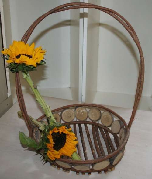 A FABULOUS HAND CRAFTED BASKET PERFECT FOR THAT SHABBY CHIC HOUSE - COUNTRY STYLE!!!