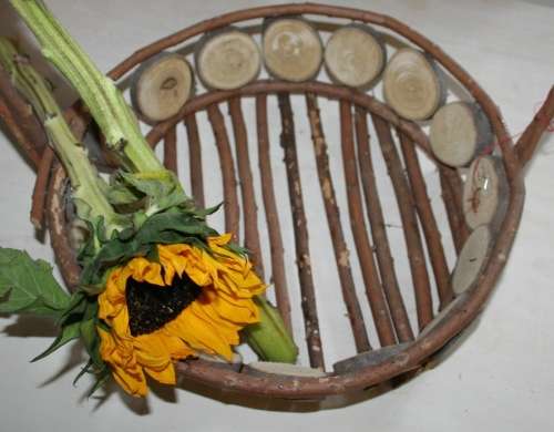 A FABULOUS HAND CRAFTED BASKET PERFECT FOR THAT SHABBY CHIC HOUSE - COUNTRY STYLE!!!