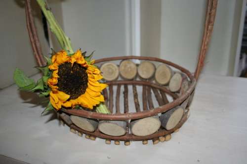 A FABULOUS HAND CRAFTED BASKET PERFECT FOR THAT SHABBY CHIC HOUSE - COUNTRY STYLE!!!