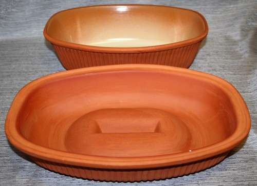 A FANTASTIC EXTRA LARGE CERAMIC OVEN DISH PERFECT FOR A SUNDAY ROAST!!!