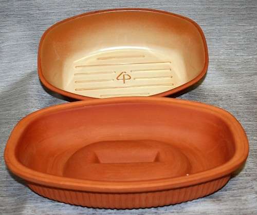 A FANTASTIC EXTRA LARGE CERAMIC OVEN DISH PERFECT FOR A SUNDAY ROAST!!!