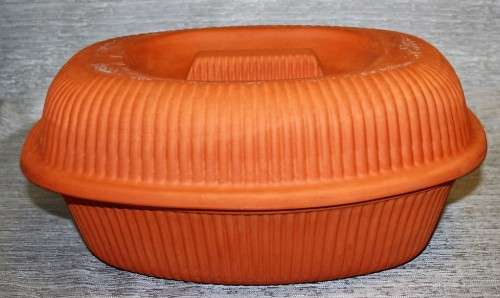 A FANTASTIC EXTRA LARGE CERAMIC OVEN DISH PERFECT FOR A SUNDAY ROAST!!!