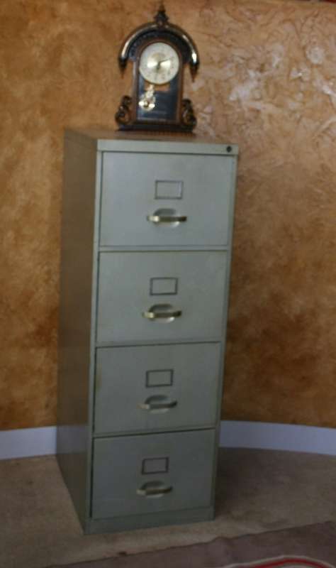 A FANTASTIC VINTAGE FYLING CABINET USE IT FOR YOUR FYLING OR A CHEST OF DRAWES IN A VINTAGE HOUSE -
