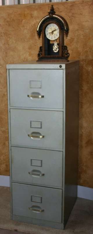 A FANTASTIC VINTAGE FYLING CABINET USE IT FOR YOUR FYLING OR A CHEST OF DRAWES IN A VINTAGE HOUSE -