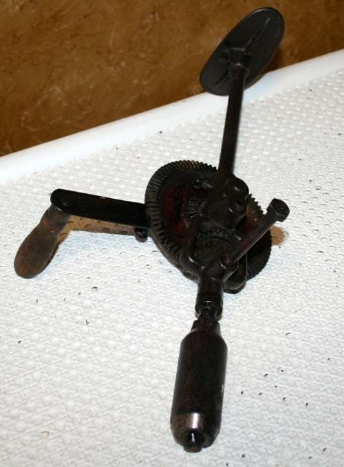 A MARVELOUS VINTAGE HAND DRILL - WITH A SHOULDER REST - FANTASTIC PIECE