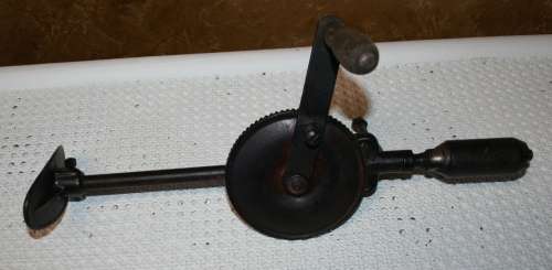 A MARVELOUS VINTAGE HAND DRILL - WITH A SHOULDER REST - FANTASTIC PIECE