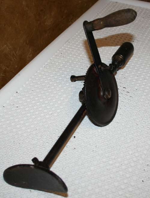 A MARVELOUS VINTAGE HAND DRILL - WITH A SHOULDER REST - FANTASTIC PIECE