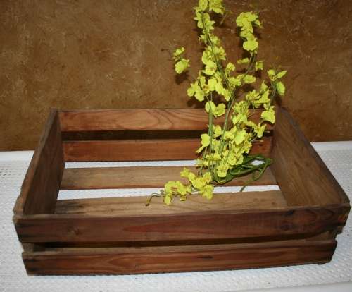 A FANTASTIC SLATED VINTAGE WOODEN CRATE - STUNNING - GARDEN AND HOME DECOR!!!