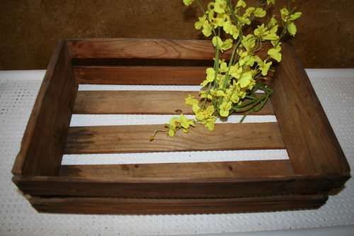 A FANTASTIC SLATED VINTAGE WOODEN CRATE - STUNNING - GARDEN AND HOME DECOR!!!